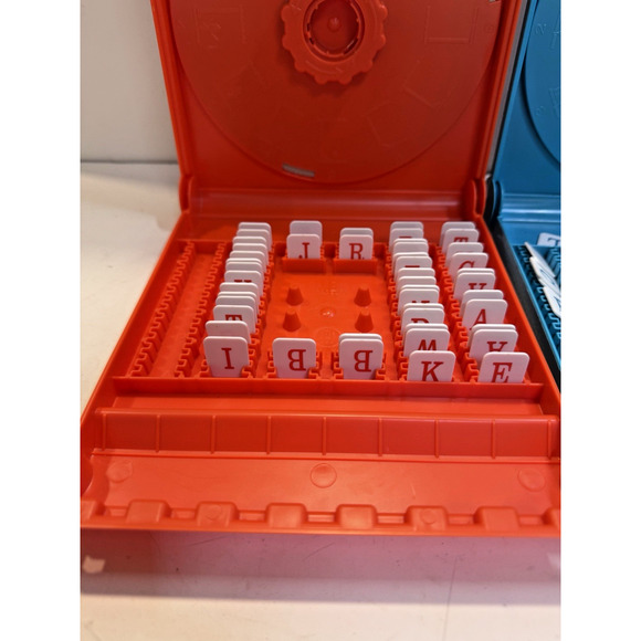 Hangman Board Game Milton Bradley 2 Players 1999 Vintage Hasbro EUC Complete - Picture 3 of 13